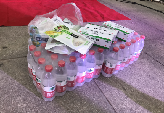 6.25 戏剧中心开展”炎炎夏日送清凉 点滴关怀暖人心“送清凉慰问活动(1)402.png