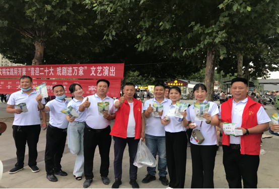 6.25 戏剧中心开展”炎炎夏日送清凉 点滴关怀暖人心“送清凉慰问活动(1)412.png