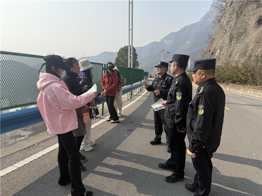 示范区文广旅局开展旅游安全宣传警示活动