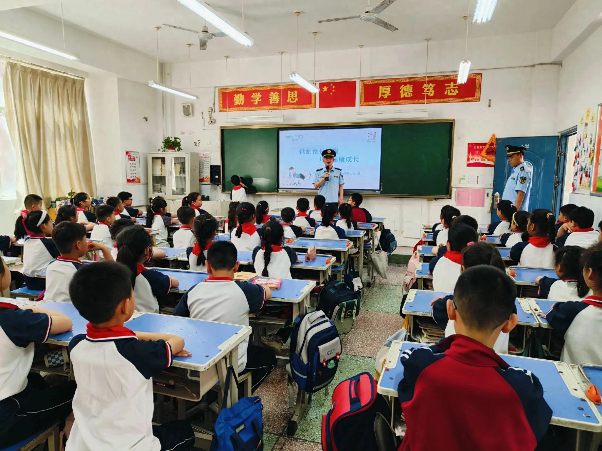 抵制侵权盗版，共护健康成长——济源市“护苗2025·绿书签行动”走进玉川路小学