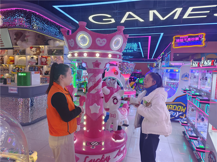 诚信筑基 规范护航——济源示范区文化广电和旅游局深入游戏游艺娱乐场所开展诚信宣传活动